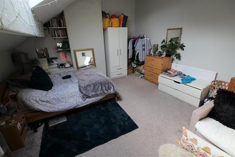 3 bedroom terraced house to rent, Talbot View, Burley, Leeds, LS4 2RQ