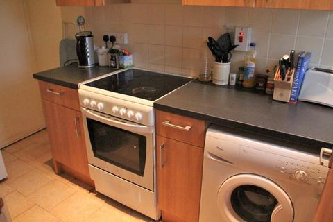 3 bedroom terraced house to rent, Talbot View, Burley, Leeds, LS4 2RQ