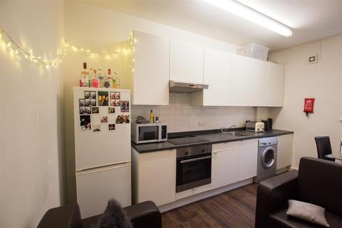 3 bedroom terraced house to rent, Thornville Grove, Hyde Park, Leeds, LS6 1JU