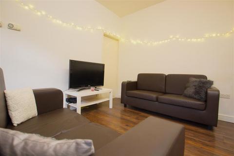 3 bedroom terraced house to rent, Thornville Grove, Hyde Park, Leeds, LS6 1JU