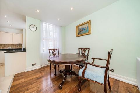3 bedroom flat for sale, Coleherne Court, London SW5