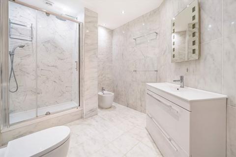 3 bedroom flat for sale, Coleherne Court, London SW5