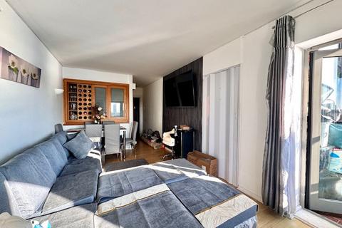 2 bedroom flat for sale, Hutchings Wharf, 1 Hutchings Street, London, E14