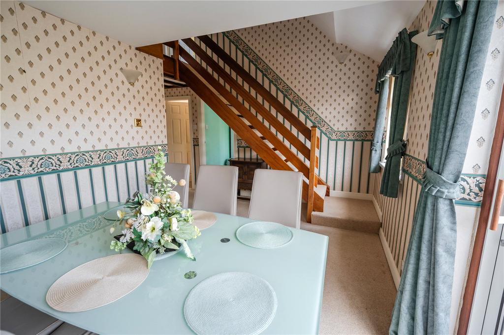 Dining Area (2)