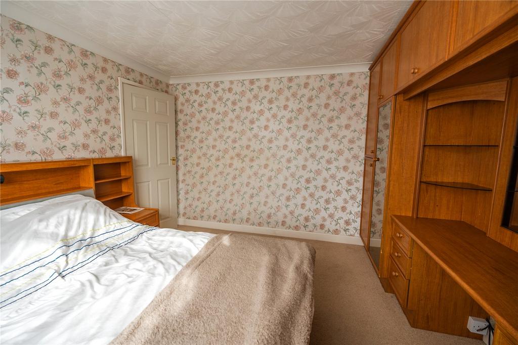 Bedroom 1 (2)