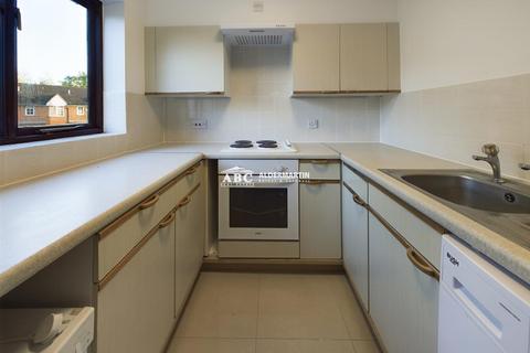 undefined, Magpie Close, London