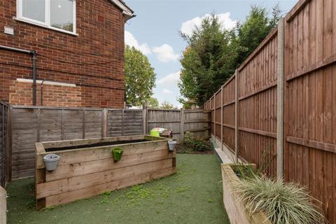 2 bedroom maisonette for sale, Grosvenor Court, London N14