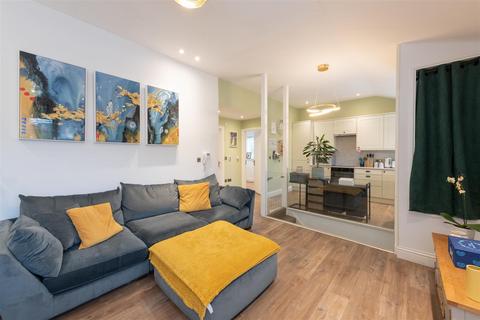 2 bedroom maisonette for sale, Grosvenor Court, London N14
