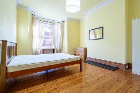 3 bedroom flat to rent, Hazelwood Avenue, West Jesmond
