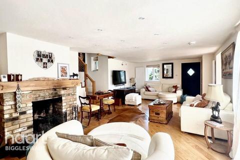 5 bedroom detached house for sale, Warden Road, Biggleswade