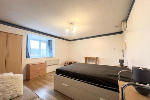 1 bedroom flat for sale, Kilberry Close, Isleworth