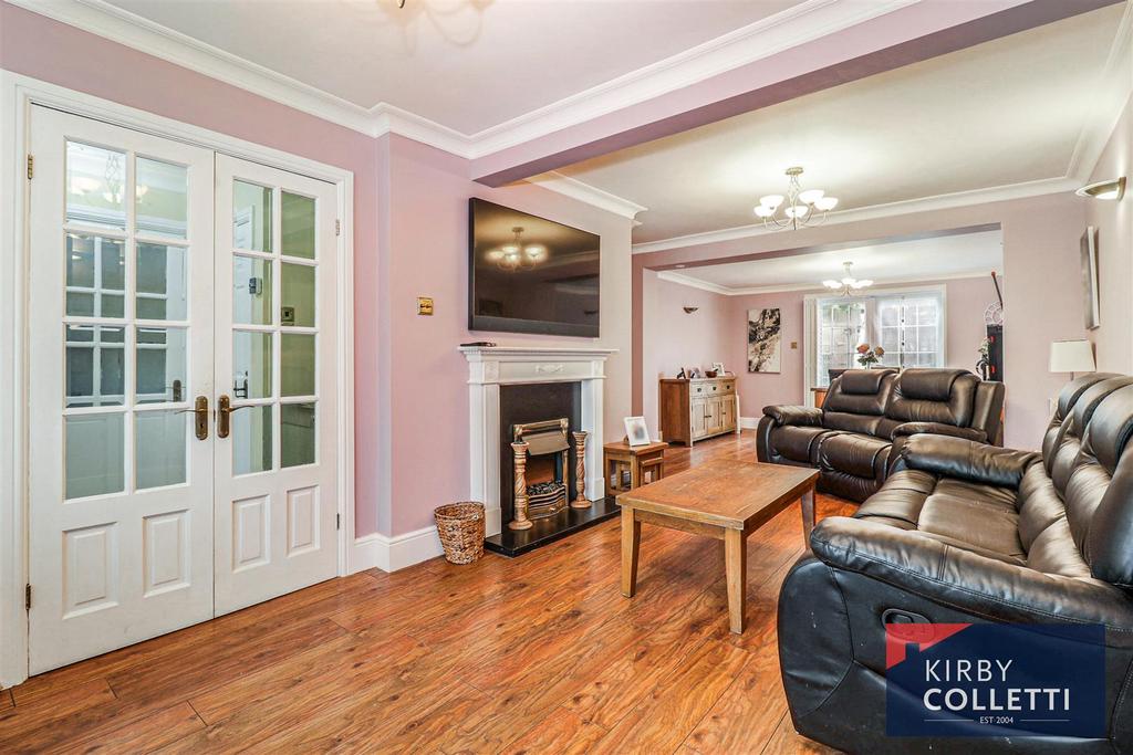 Lounge/dining room