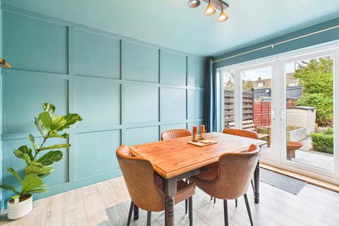 10 Bathleaze, Kings Stanley, Stonehouse, GL10 3JW