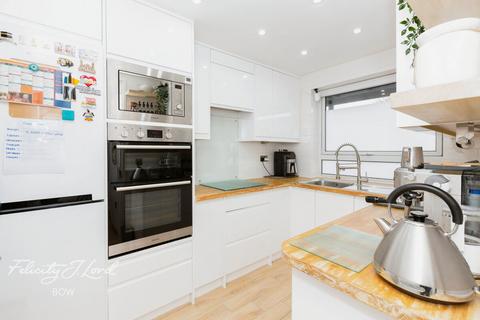 1 bedroom flat for sale, East India Dock Road, London