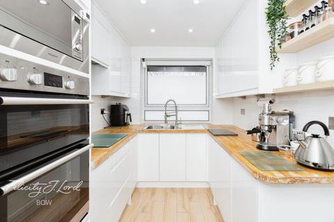 1 bedroom flat for sale, East India Dock Road, London