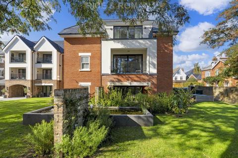 undefined, Lower Teddington Road, Kingston Upon Thames KT1