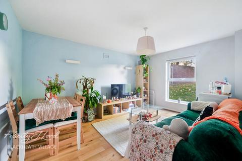 2 bedroom flat for sale, Lee Park, London SE3