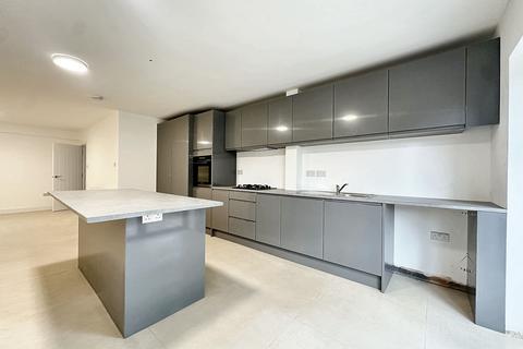 5 bedroom semi-detached house to rent, Denecroft Crescent, Uxbridge, UB10