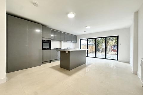 5 bedroom semi-detached house to rent, Denecroft Crescent, Uxbridge, UB10