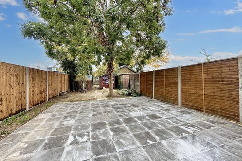 5 bedroom semi-detached house to rent, Denecroft Crescent, Uxbridge, UB10