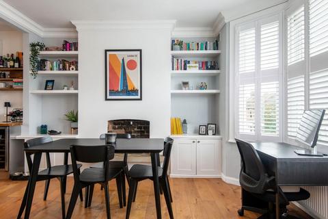 2 bedroom flat for sale, St. Margarets Road, London NW10