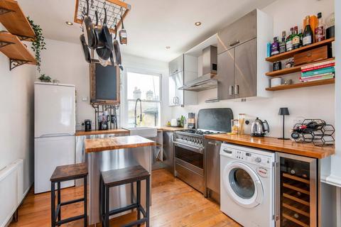 2 bedroom flat for sale, St. Margarets Road, London NW10