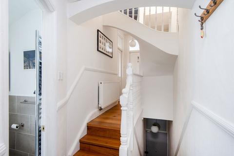2 bedroom flat for sale, St. Margarets Road, London NW10