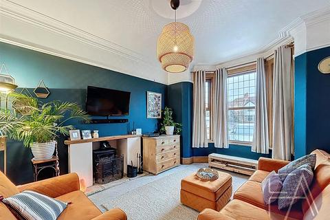 3 bedroom semi-detached house to rent, Liverpool Road, Southport PR8