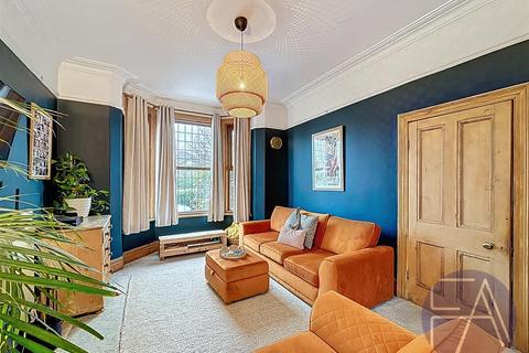 3 bedroom semi-detached house to rent, Liverpool Road, Southport PR8