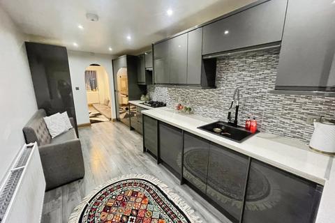 3 bedroom end of terrace house for sale, Yarburgh Street, Whalley Range, Greater Manchester, M16