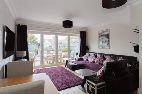 undefined, Ladbroke Road, Redhill