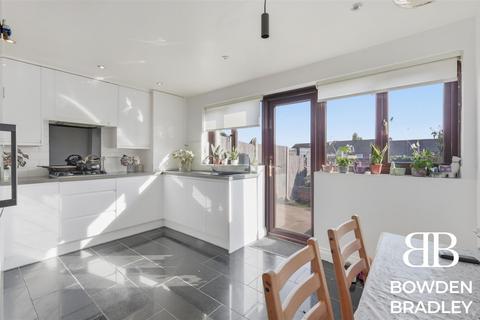 3 bedroom terraced house for sale, North Dene, Chigwell