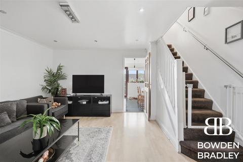 3 bedroom terraced house for sale, North Dene, Chigwell