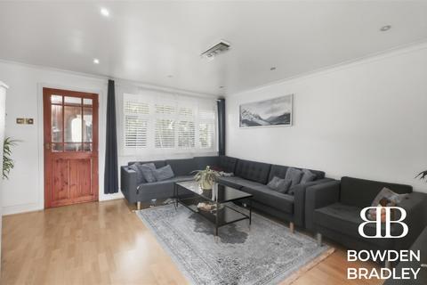 3 bedroom terraced house for sale, North Dene, Chigwell