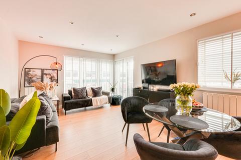2 bedroom flat for sale, London Road, Leigh-on-sea, SS9