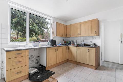 4 bedroom end of terrace house to rent, Clarence Crescent, London, SW4