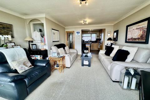 undefined, Min Y Mor, Pwllheli