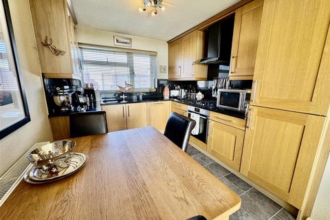 undefined, Min Y Mor, Pwllheli