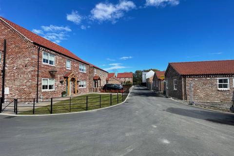 2 bedroom detached bungalow for sale, Houndale Bank, Driffield YO25