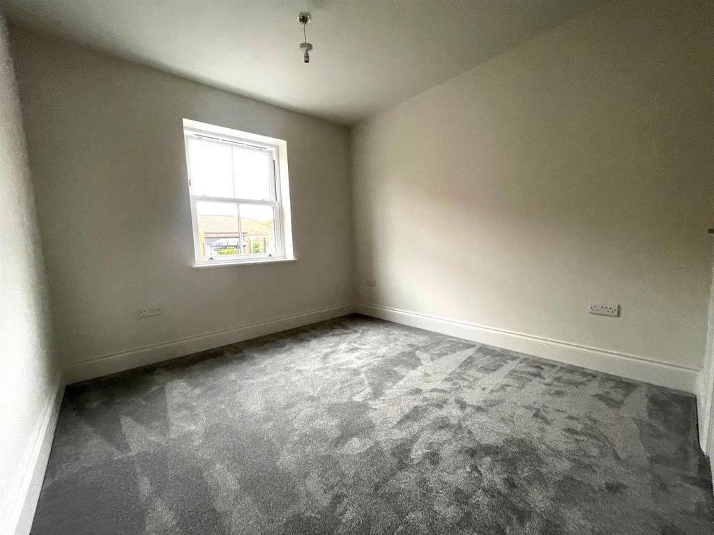 Bedroom 1.jpg