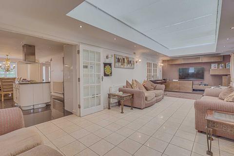 undefined, Rowan Close, Rayleigh, SS6