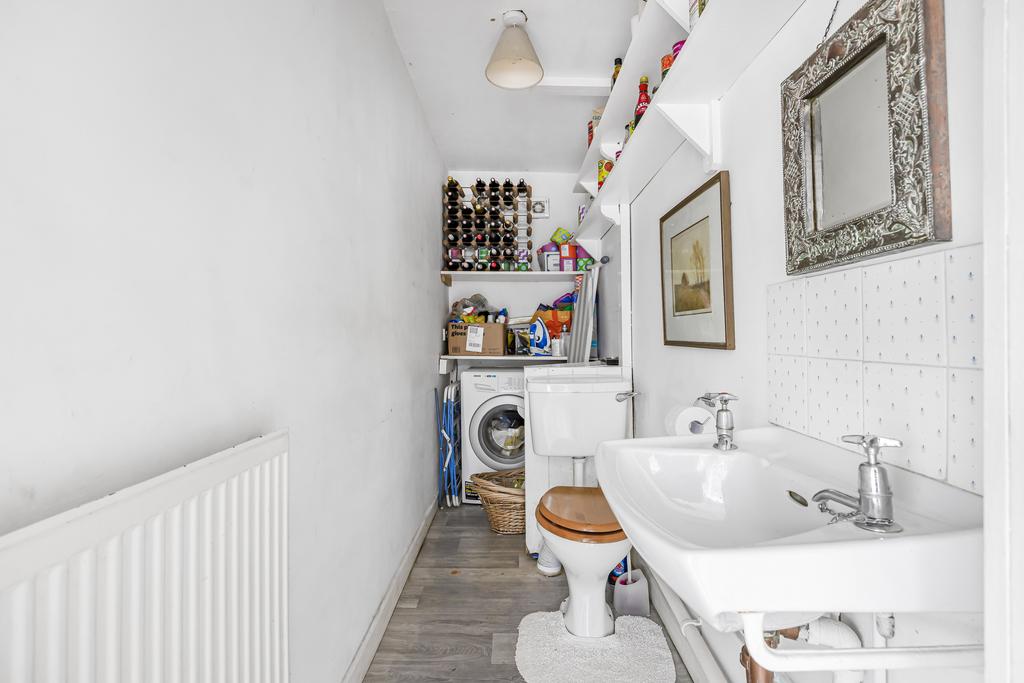Utility/cloakroom wc