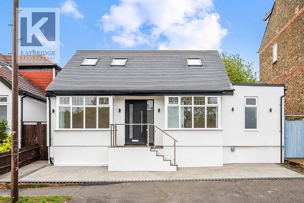 Donnington Road, Worcester Park - KT4 8 EN
