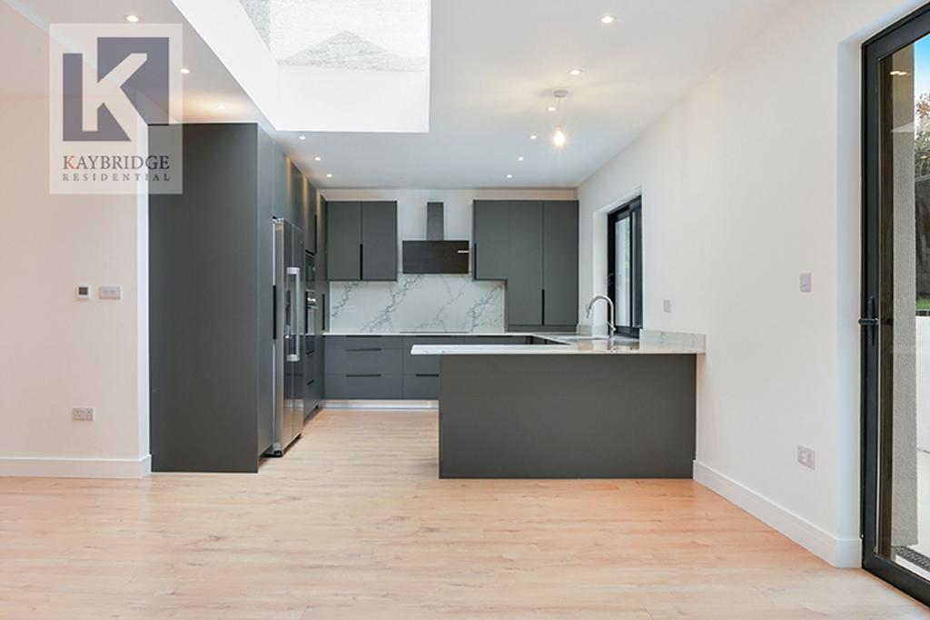 Donnington Road, Worcester Park - KT4 8 EN