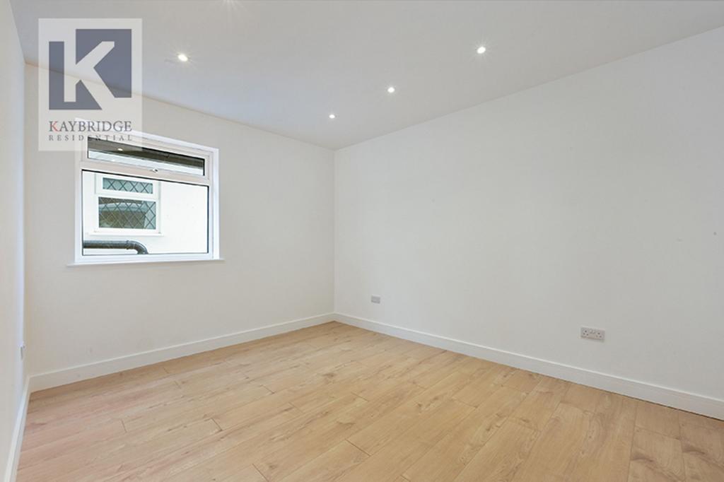 Donnington Road, Worcester Park - KT4 8 EN