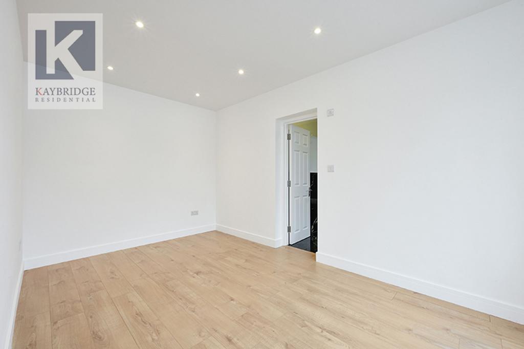 Donnington Road, Worcester Park - KT4 8 EN