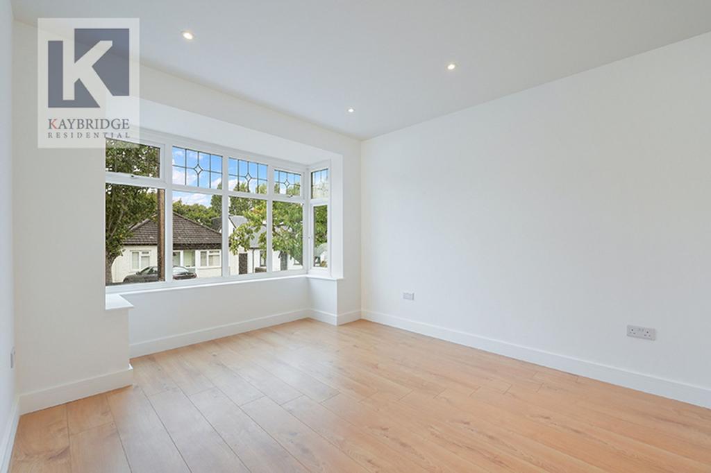 Donnington Road, Worcester Park - KT4 8 EN