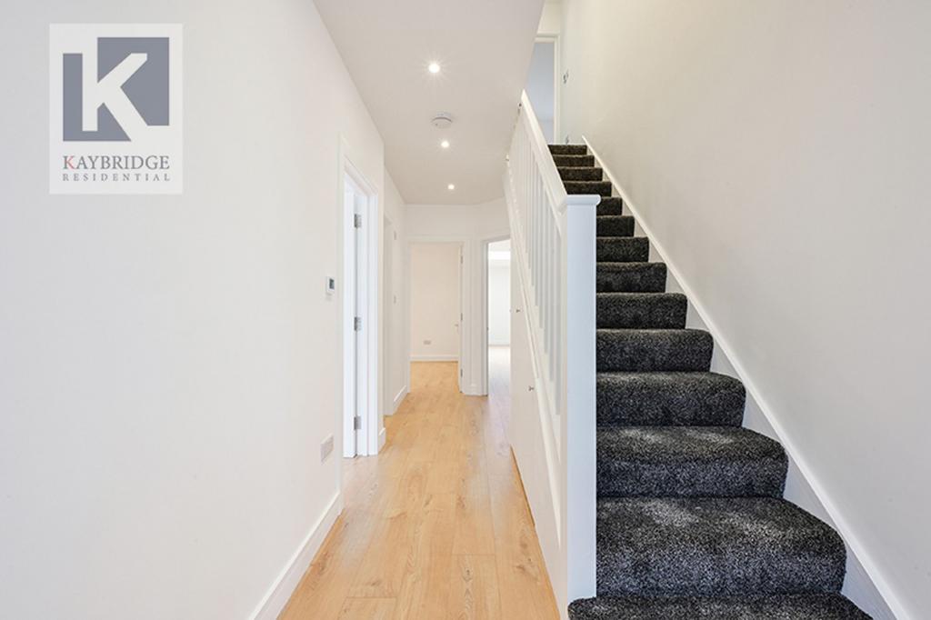 Donnington Road, Worcester Park - KT4 8 EN