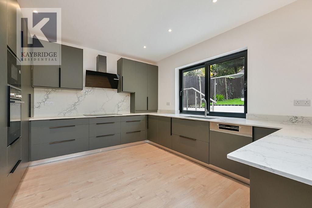 Donnington Road, Worcester Park - KT4 8 EN
