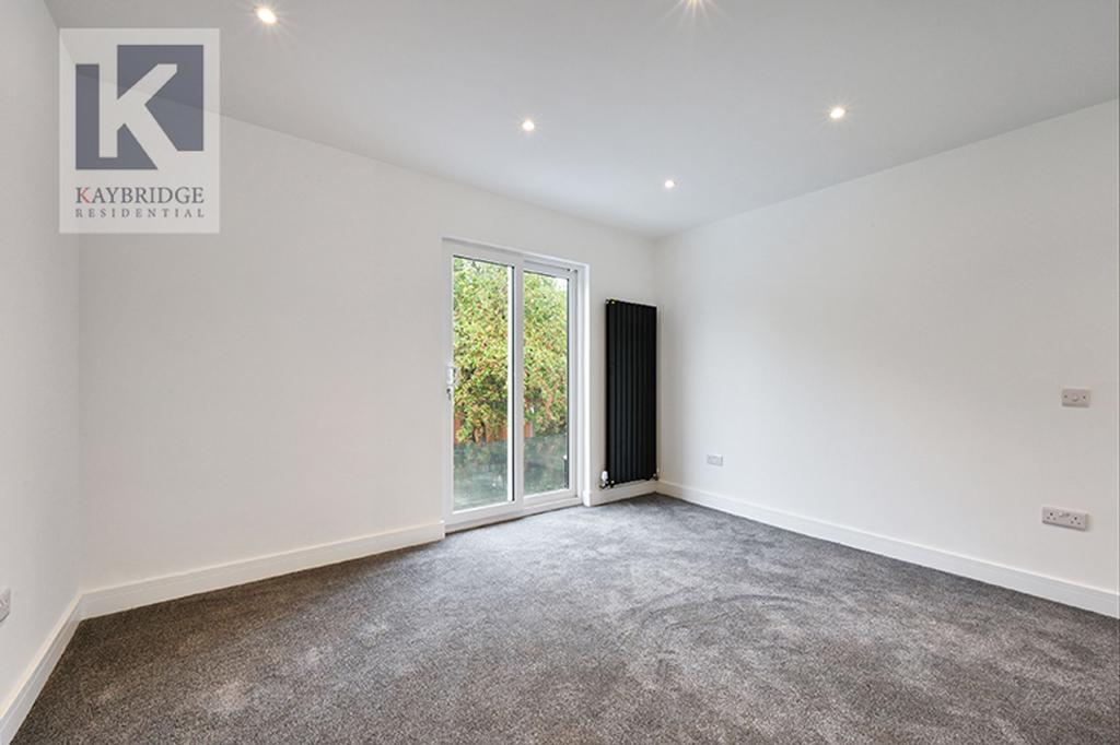 Donnington Road, Worcester Park - KT4 8 EN